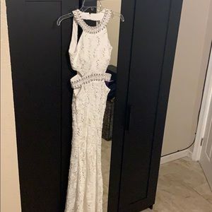 Long prom/wedding dress